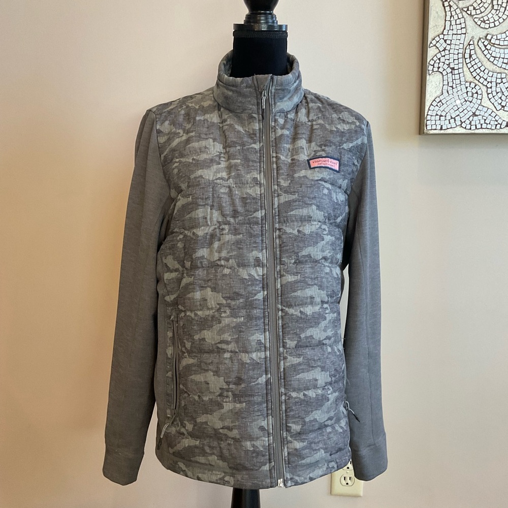 Mens Vineyard Vines Gray Camo Performance Puffer Jacket.